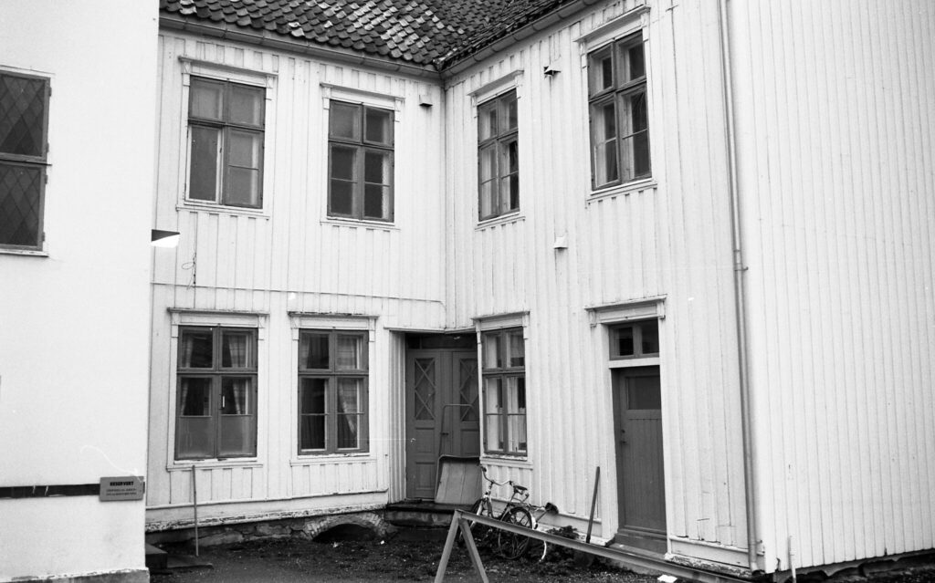 1988 Søndegate 11 inngang bak Foto Byantikvaren