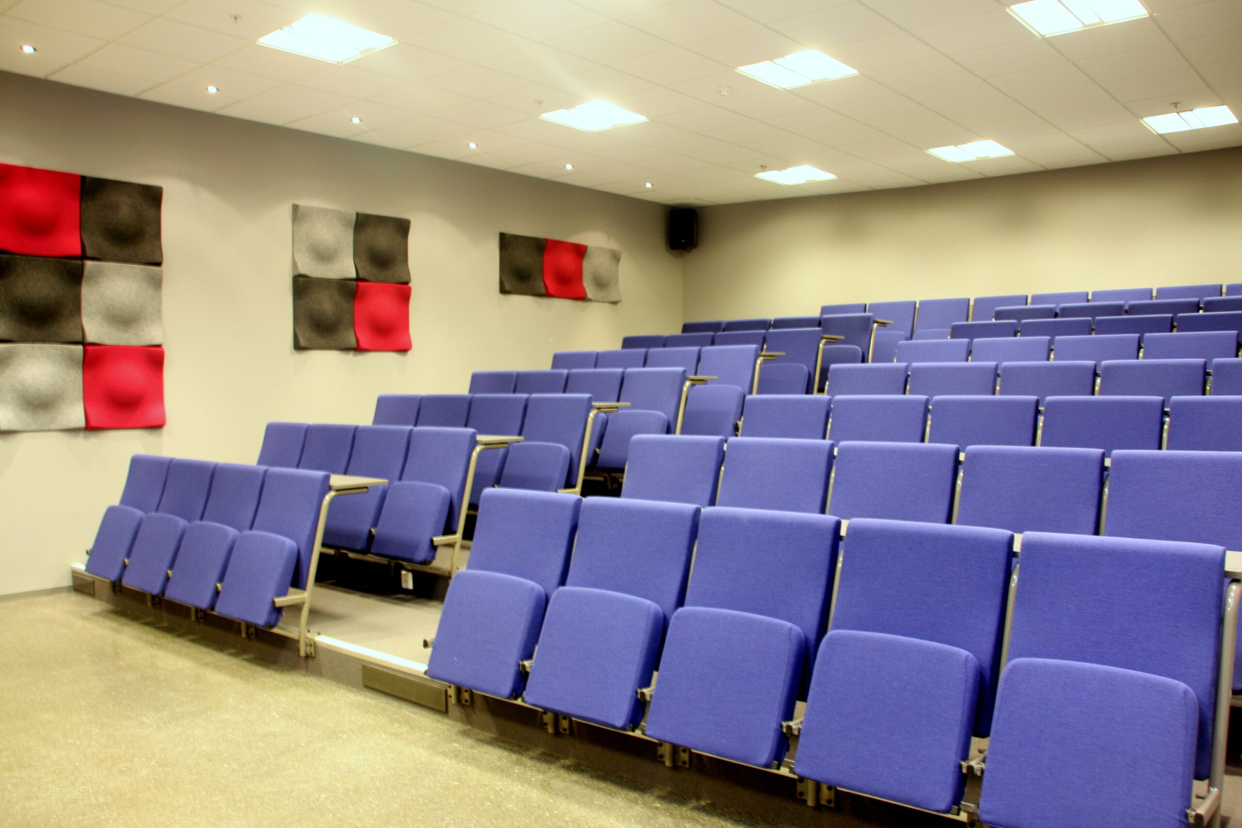 Auditorium med plass til 72
