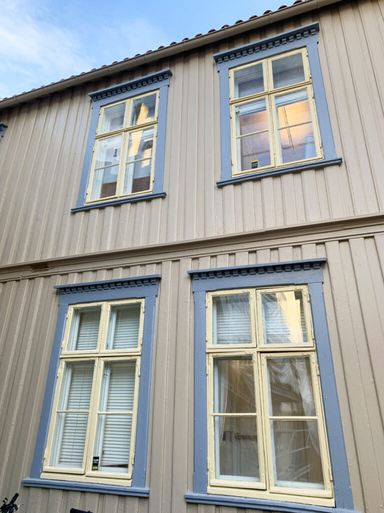 Søndre gate 7, 9 og 11. Nye farger. Foto: Koteng Eiendom AS