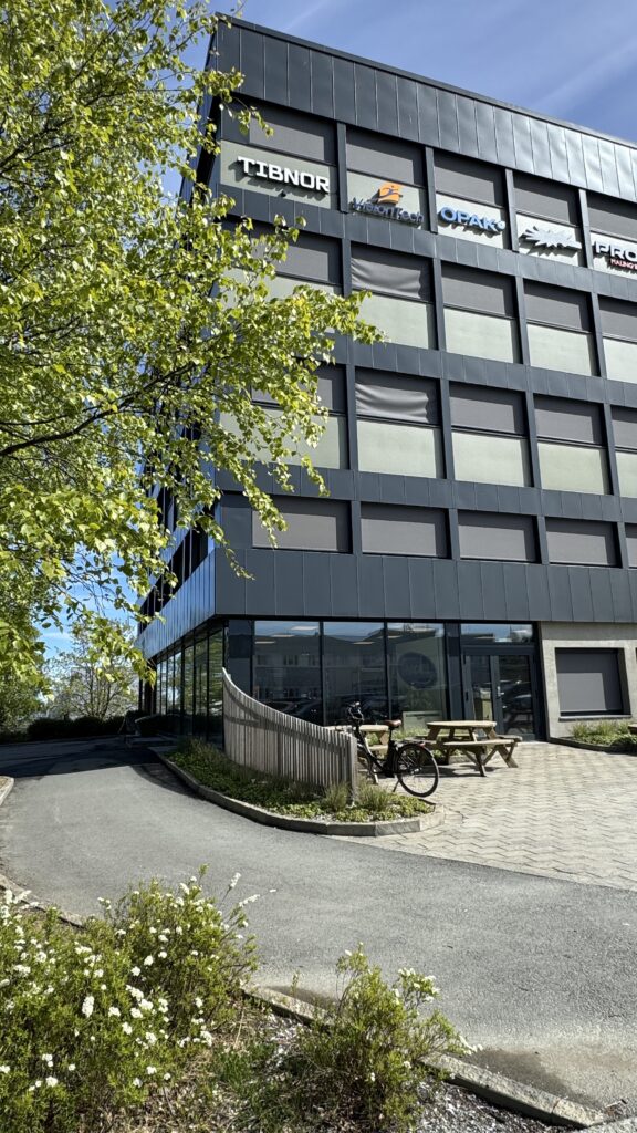Tungaveien 30 ligger i et veletablert næringsområde