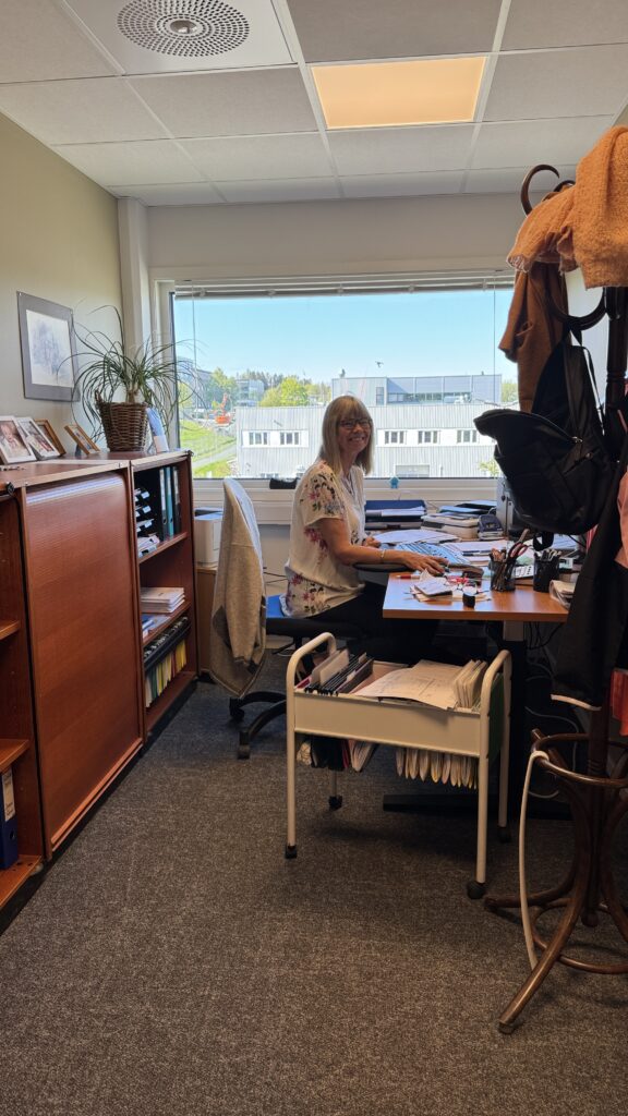 Kristin Aas har jobbet i firmaet i helle 44 år. Det startet med en sommerjobb.