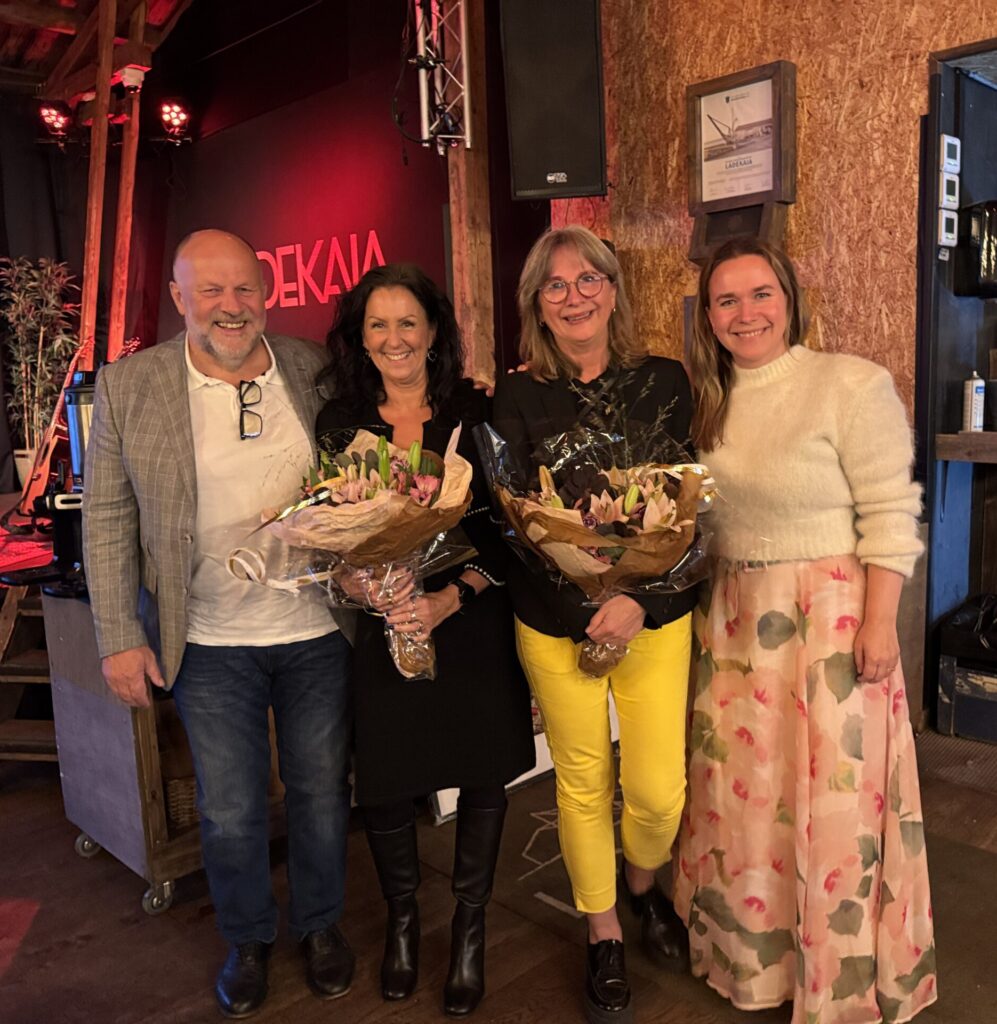 Elin 25 år og Sissel 40 år i Koteng!