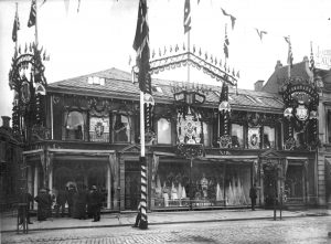 A. Dahl pyntet til kroningen