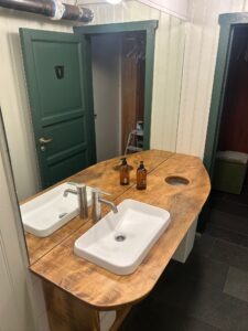 Kortreist benkeplate