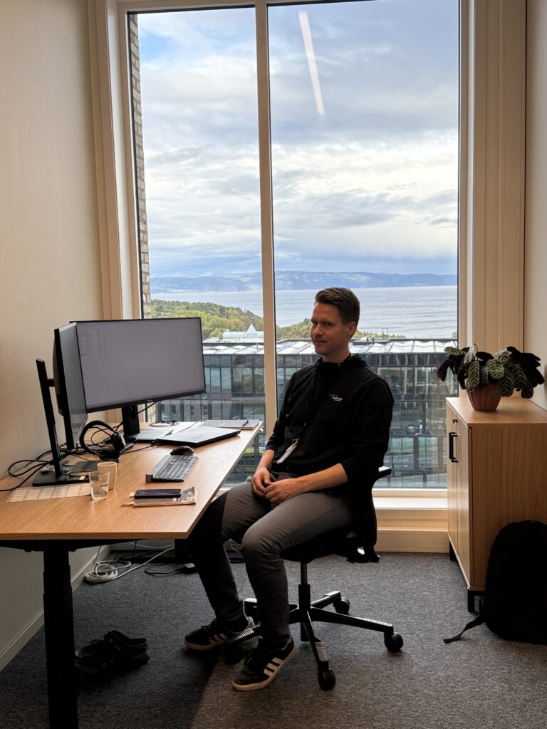 Christian Føre som er Finance Controller er en av flere som har cellekontor Christian Føre som er Finance Controller er en av flere som har cellekontor