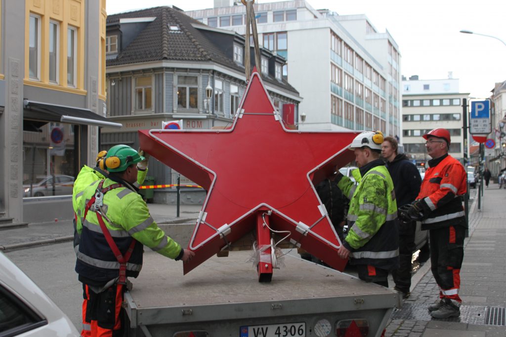 Ny stjerne i Carl Johans gate 3. Laget og montert av Rustfrieksperten og Skilt og Reklame AS. Foto: Koteng Eiendom AS