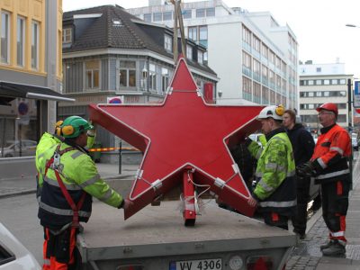 Ny stjerne i Carl Johans gate 3. Laget og montert av Rustfrieksperten og Skilt og Reklame AS. Foto: Koteng Eiendom AS