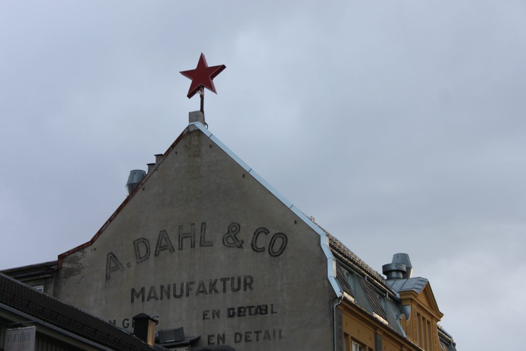 Ny stjerne i Carl Johans gate 3. Laget og montert av Rustfrieksperten og Skilt og Reklame AS. Foto: Koteng Eiendom AS