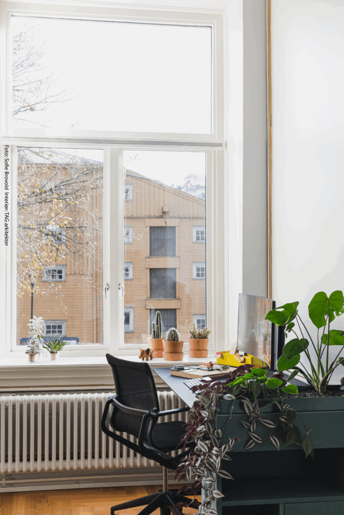 Lys kontorplass. Foto: Sofie Brovold