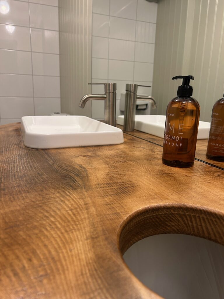 Benkeplate med fin struktur