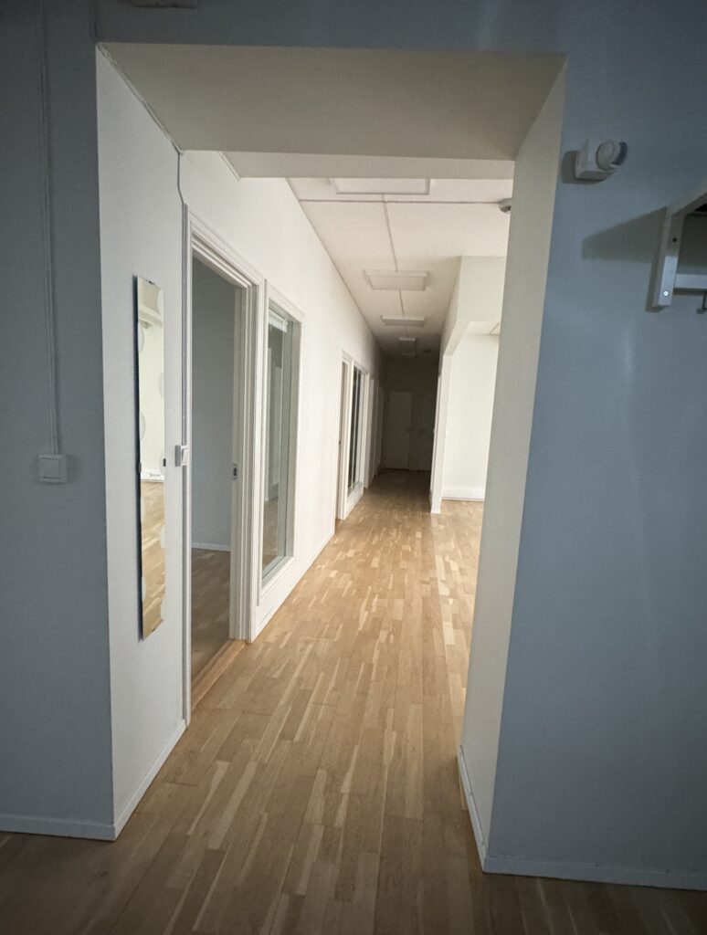 Lokalet fra inngangen