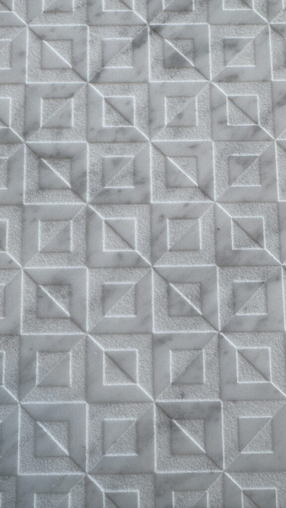 Marmor med freste relieffer