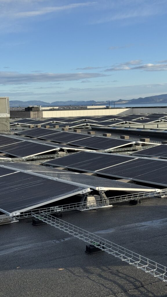 Solcelleanlegg på taket i Strindfjordvegen 1. Foto Koteng Eiendom