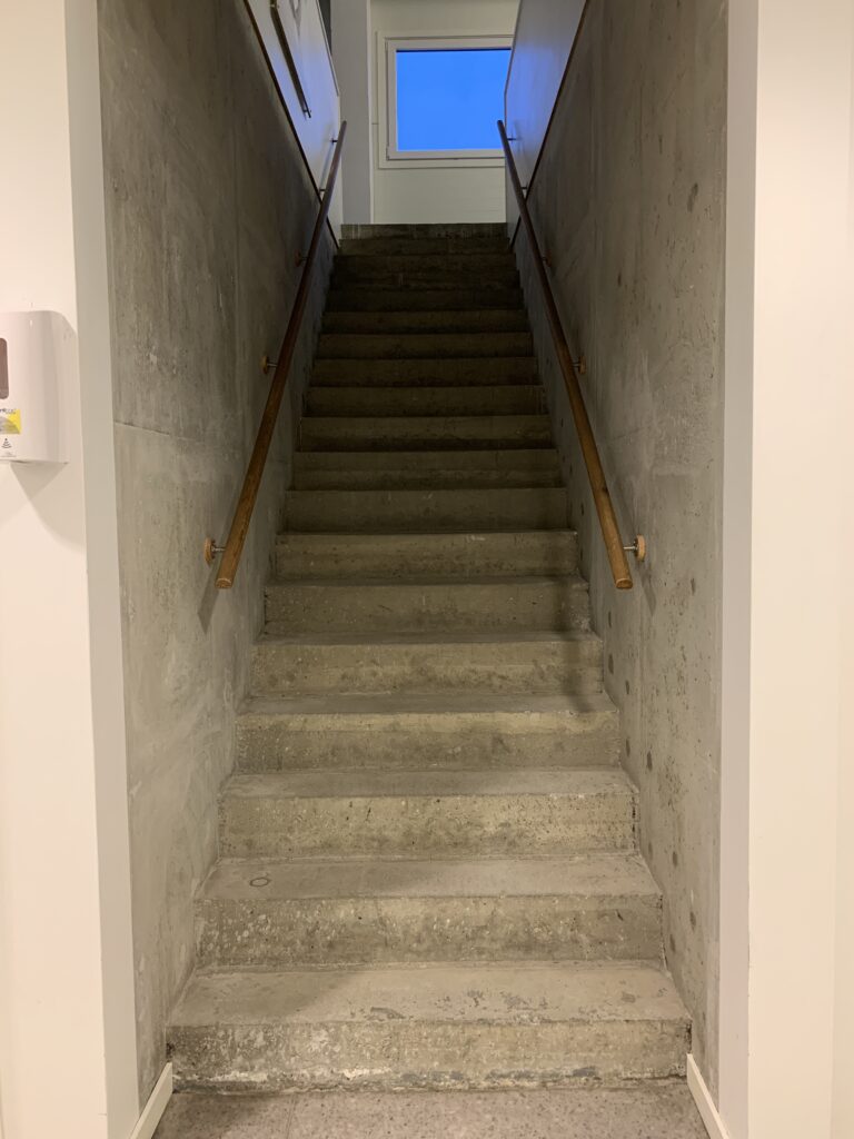 Trapp opp til messanin Trapp opp til messanin